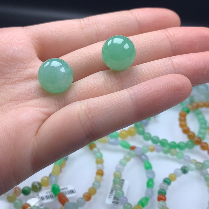 翡翠手镯未镶嵌卡