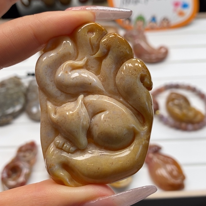 硅化玉颈饰未镶嵌九尾狐雕刻吊坠