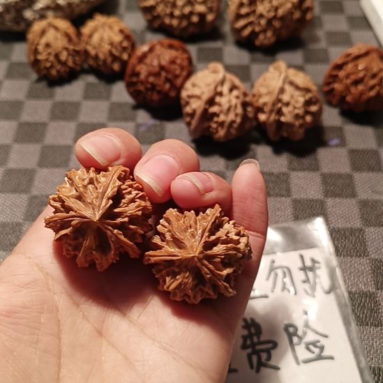 ****࿐岐山文玩核桃三棱子打底