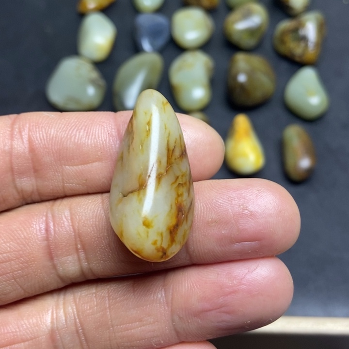 美***然和田玉（糖玉）未镶嵌珠宝奇石