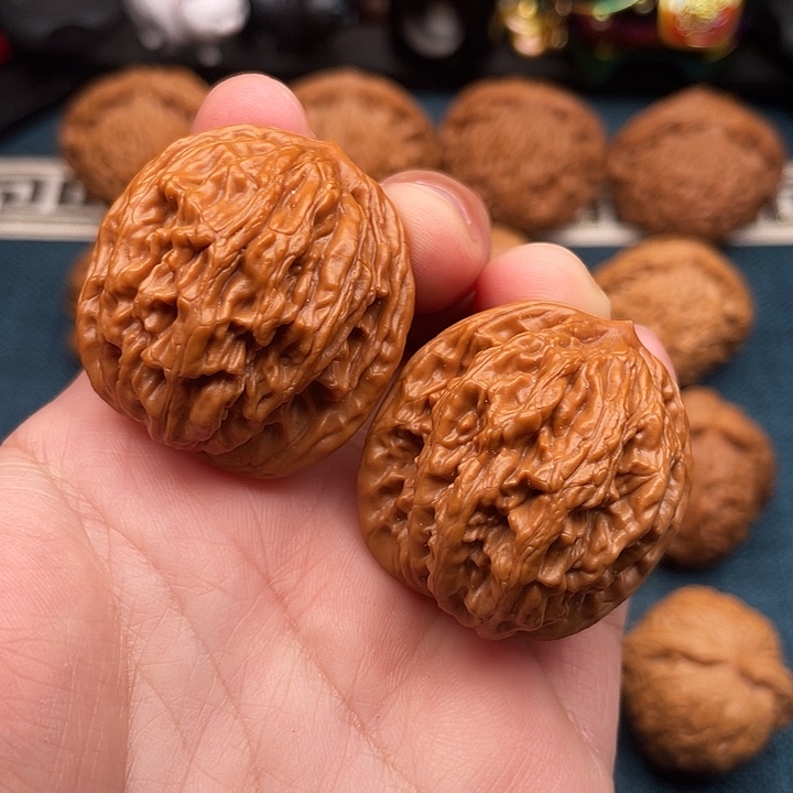 文玩核桃把件红皮麦穗虎头35尺