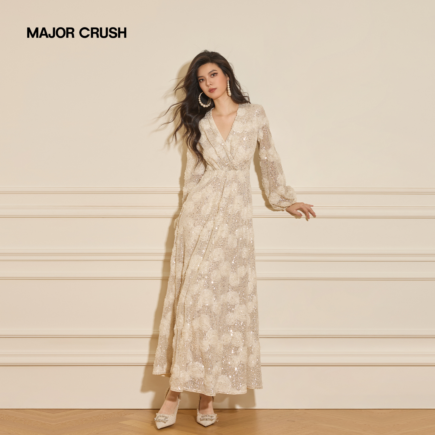 MAJOR CRUSH冬款星芒玫瑰立体刺绣珠片云间晓雾气质连衣裙7461