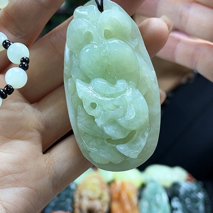 蛇纹石玉吊坠未镶嵌