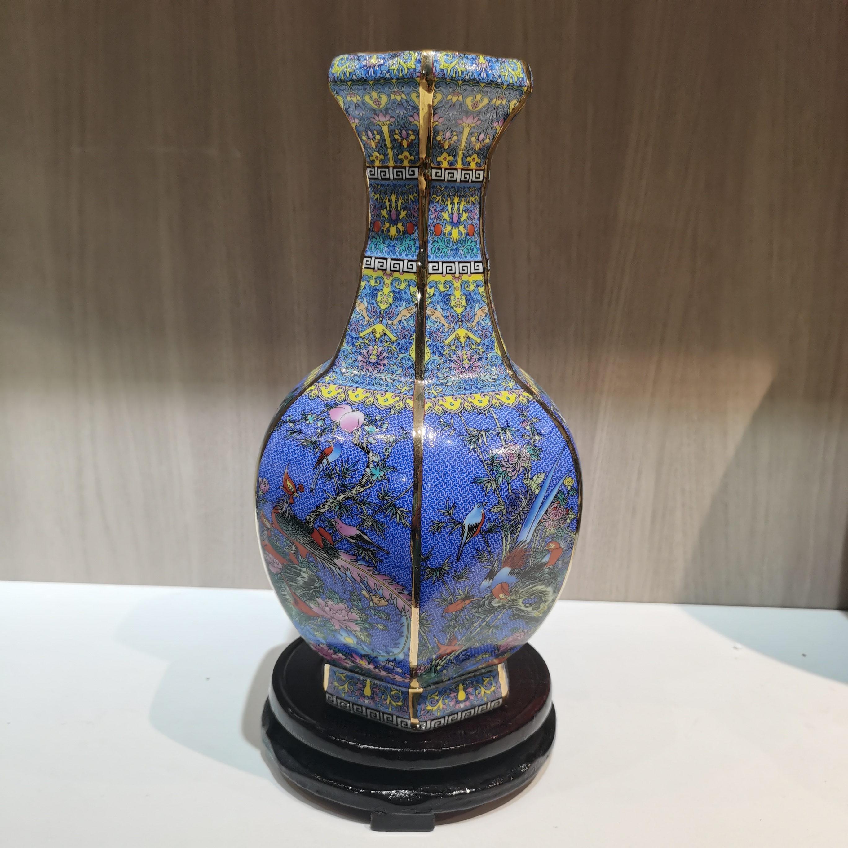 景德镇陶瓷花瓶釉上彩深蓝底花鸟六方瓶