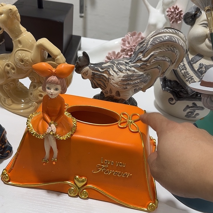 树脂橙色女孩纸巾盒