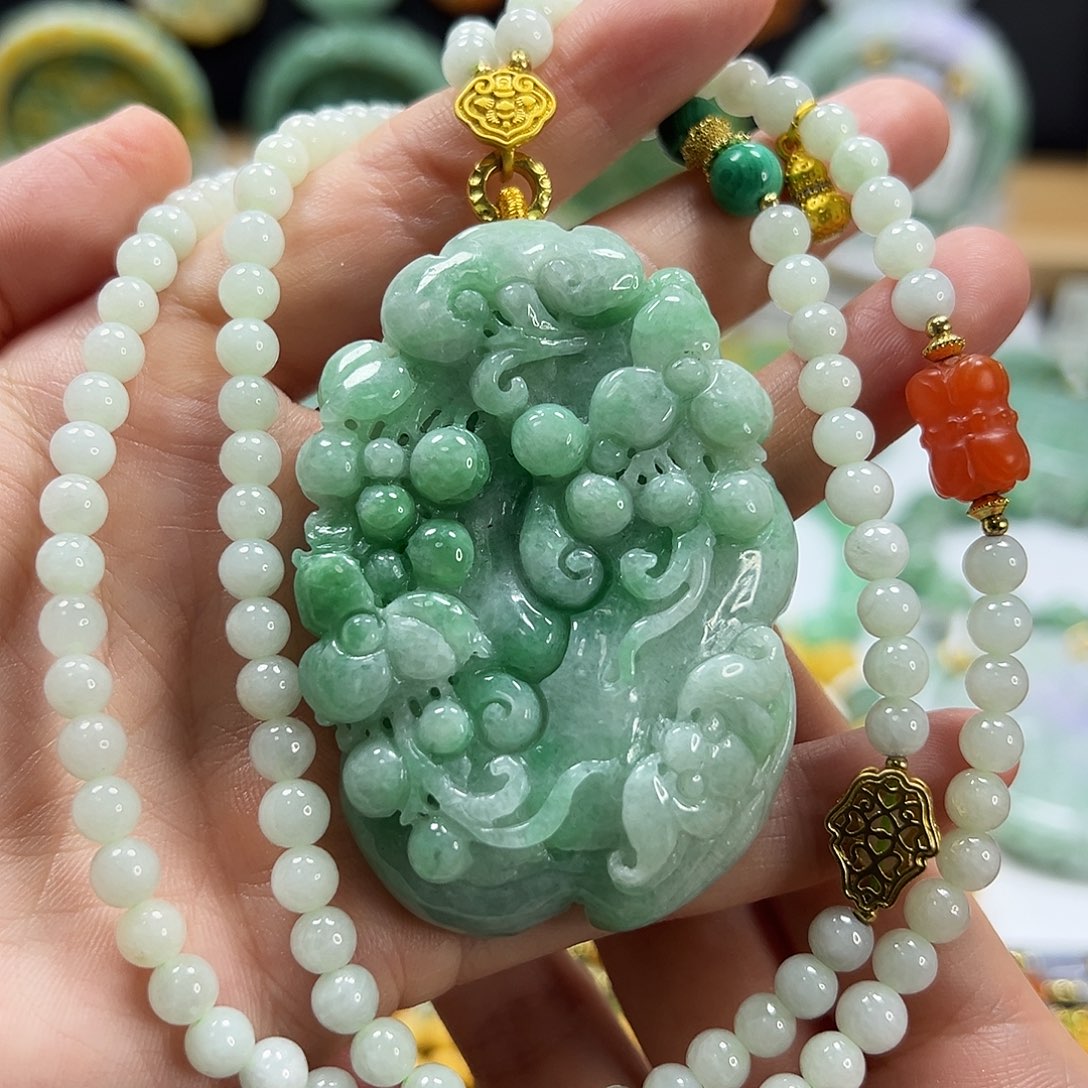 翡翠未镶嵌颈饰吊坠