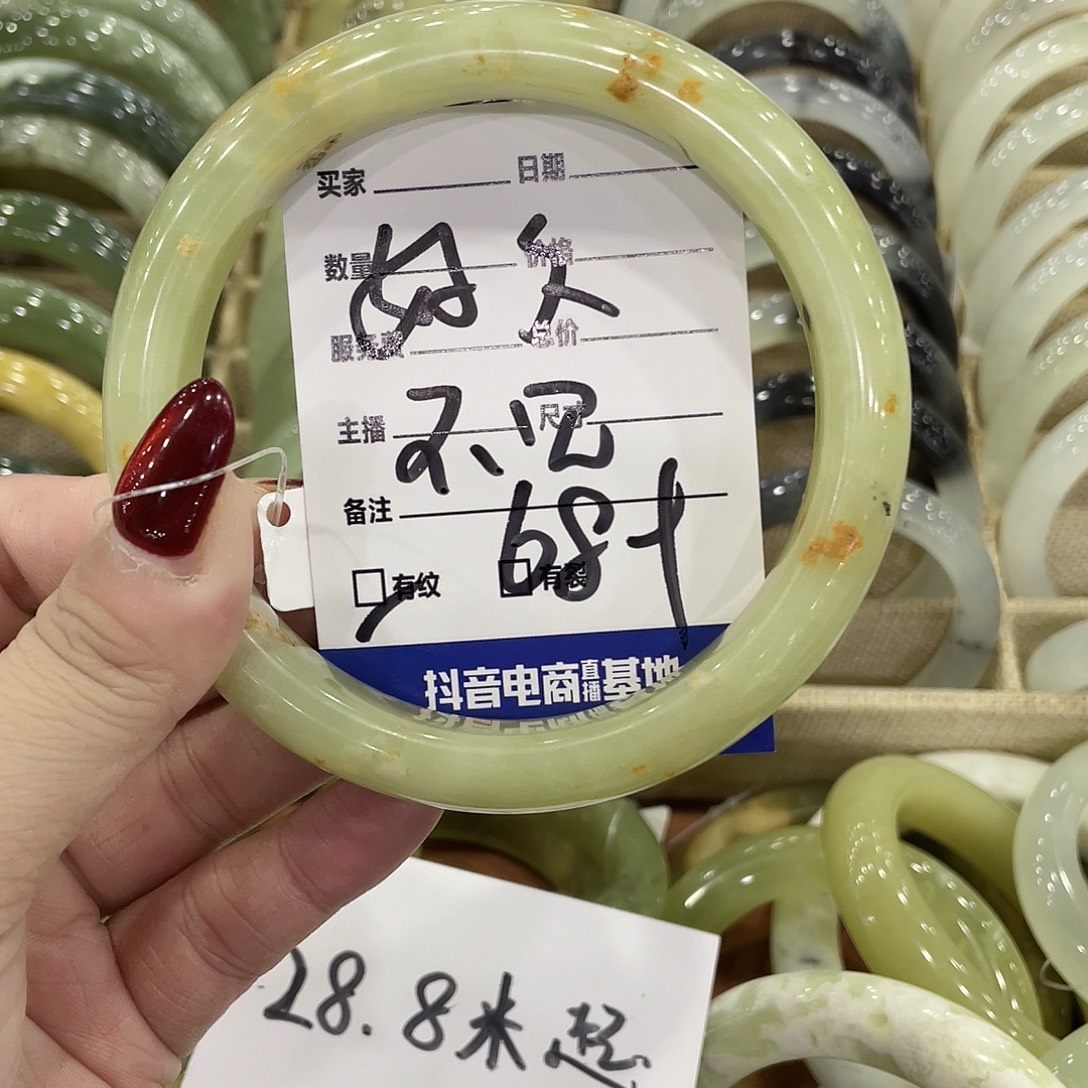 好***见蛇纹石玉未镶嵌颈饰