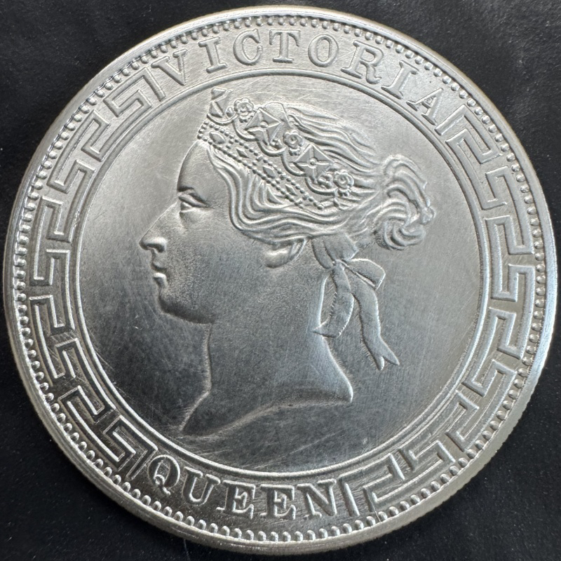 仿古香港女皇壶圆七钱二分版26.8克   工艺品桌面摆件