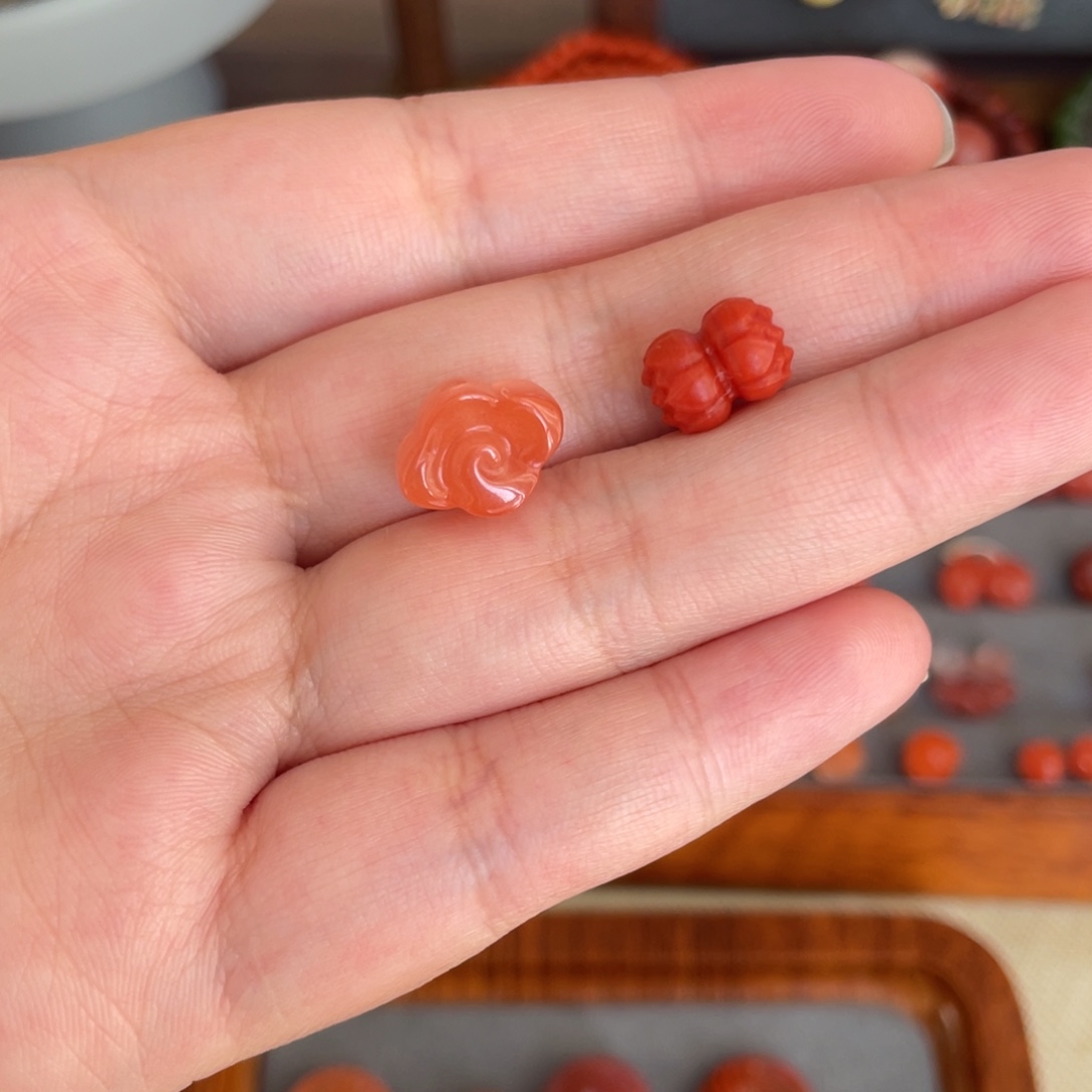 ****朱南红玛瑙未镶嵌并蒂莲祥云