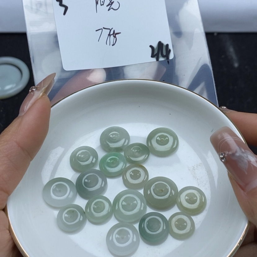 【闪购商品】翡翠颈饰未镶嵌阳**暖