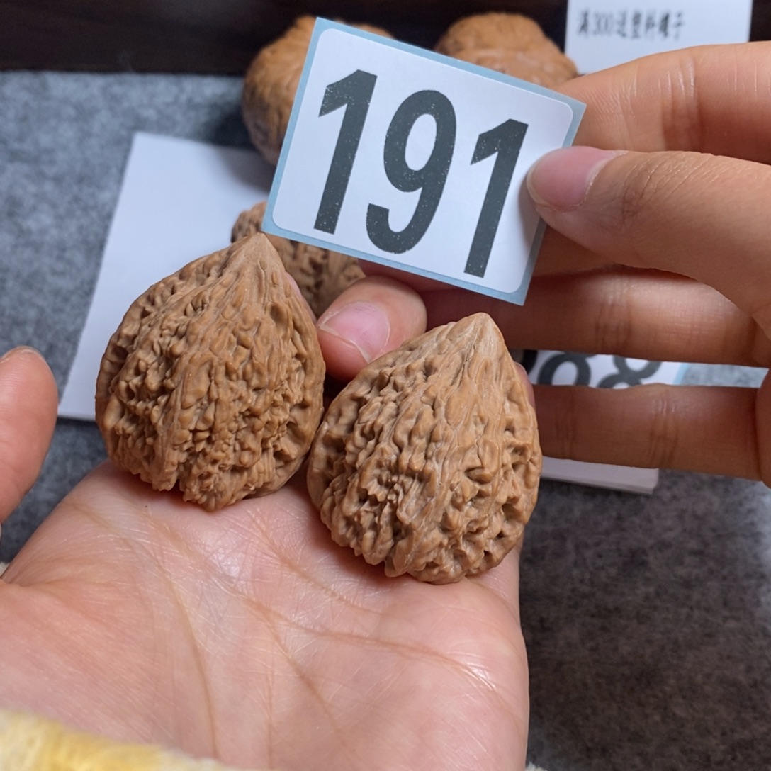 咕****核桃191塔尖33尺寸全品