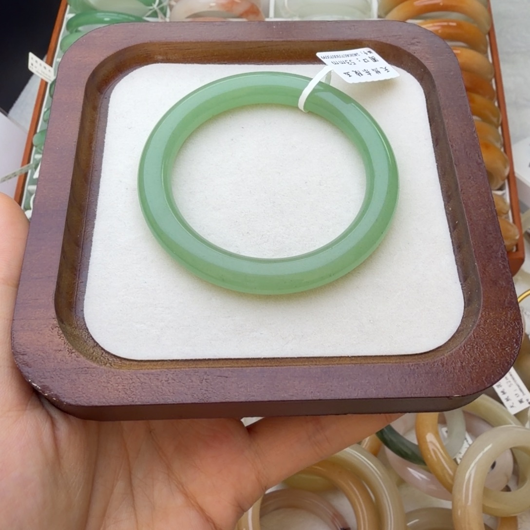 东陵石未镶嵌手镯