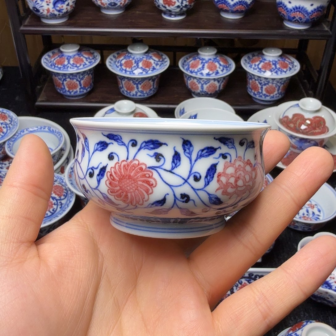 釉里红卢氏杯活动款