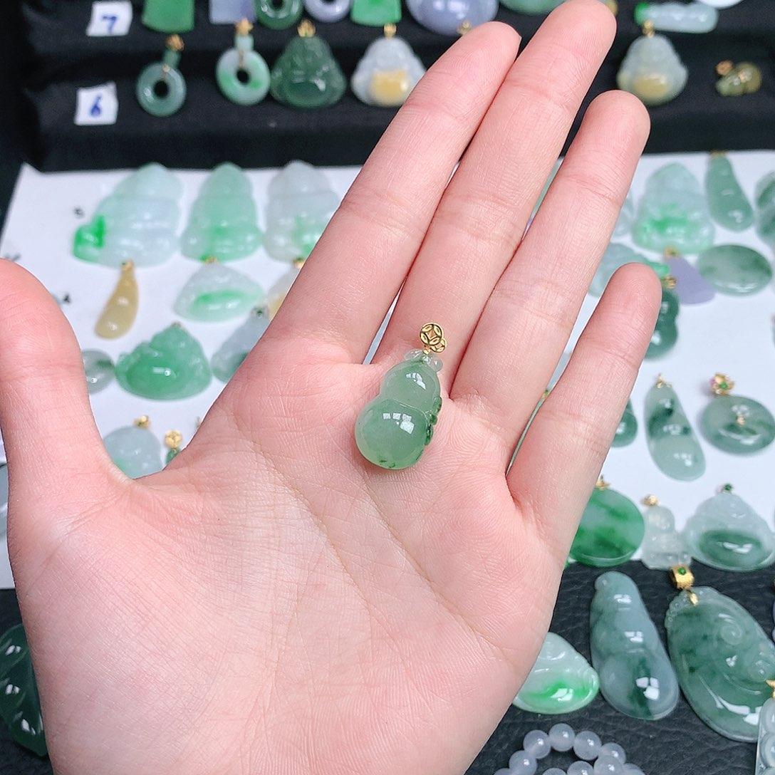 翡翠吊坠(不含链)未镶嵌花**色翡翠