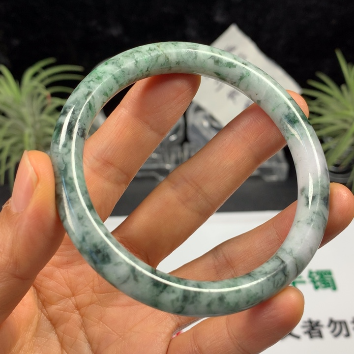 未镶嵌手镯翡翠10号。59圈口
