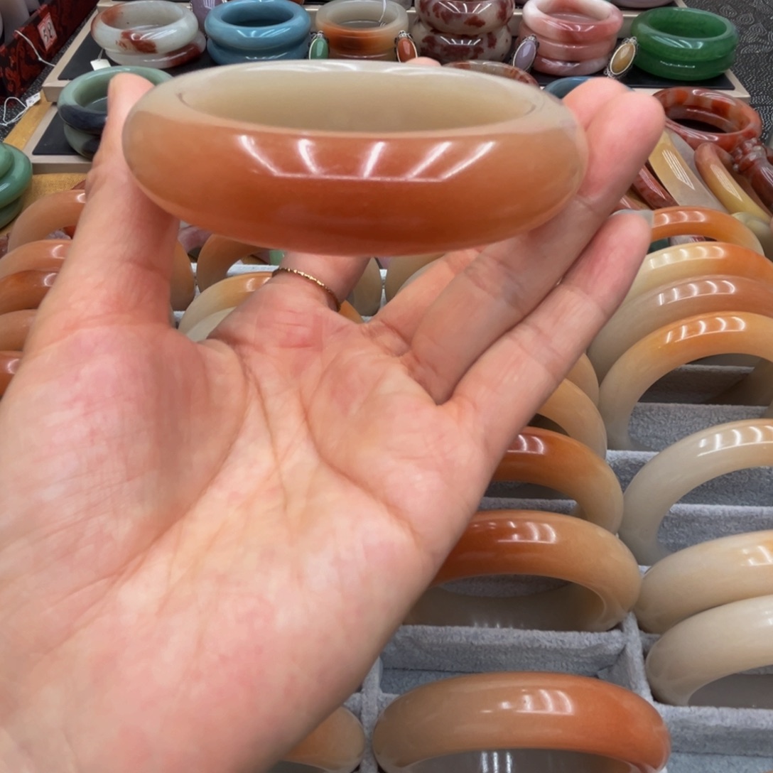 果***果石英质玉未镶嵌圈口齐全