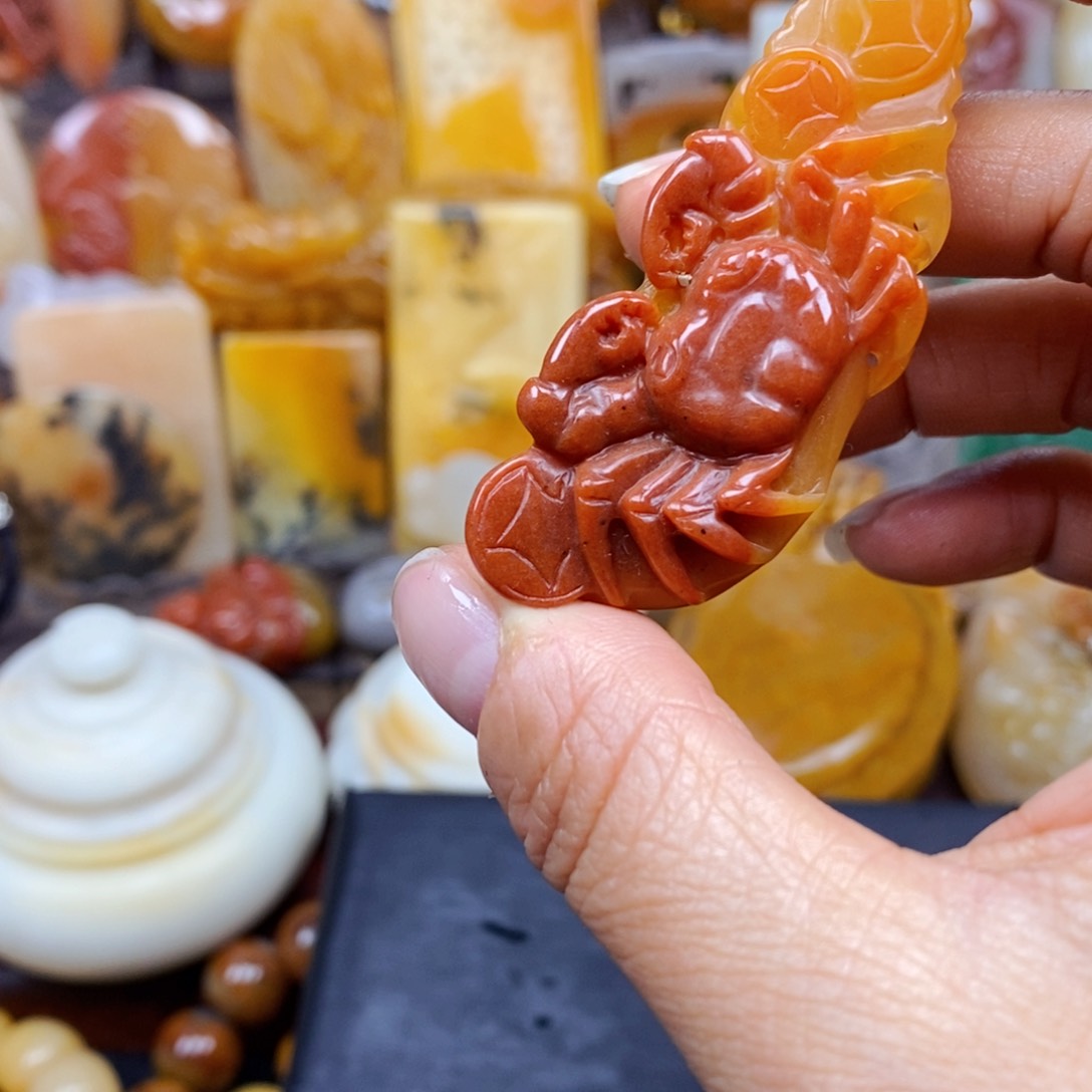 石英质玉（黄龙玉）颈饰未镶嵌