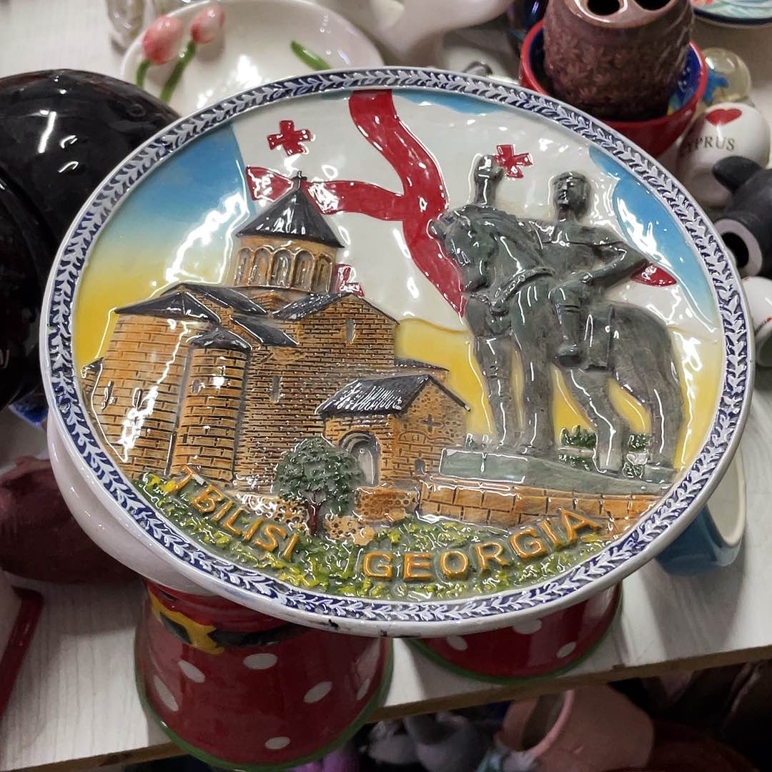 摆件   磕碰。封釉。       