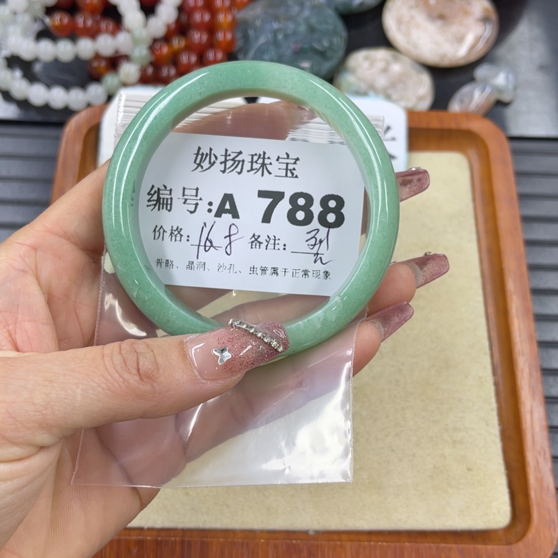 硅化珊瑚（珊瑚玉）裂未镶嵌你***?