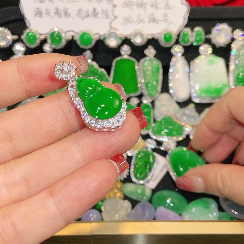 【闪购商品】颈饰未镶嵌翡翠天然翡翠