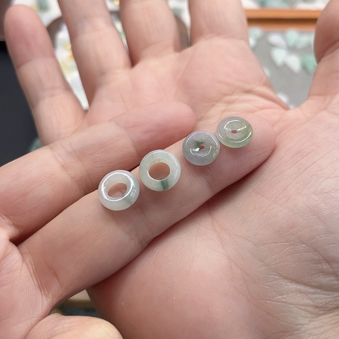 壹***叁翡翠未镶嵌颈饰小提溜