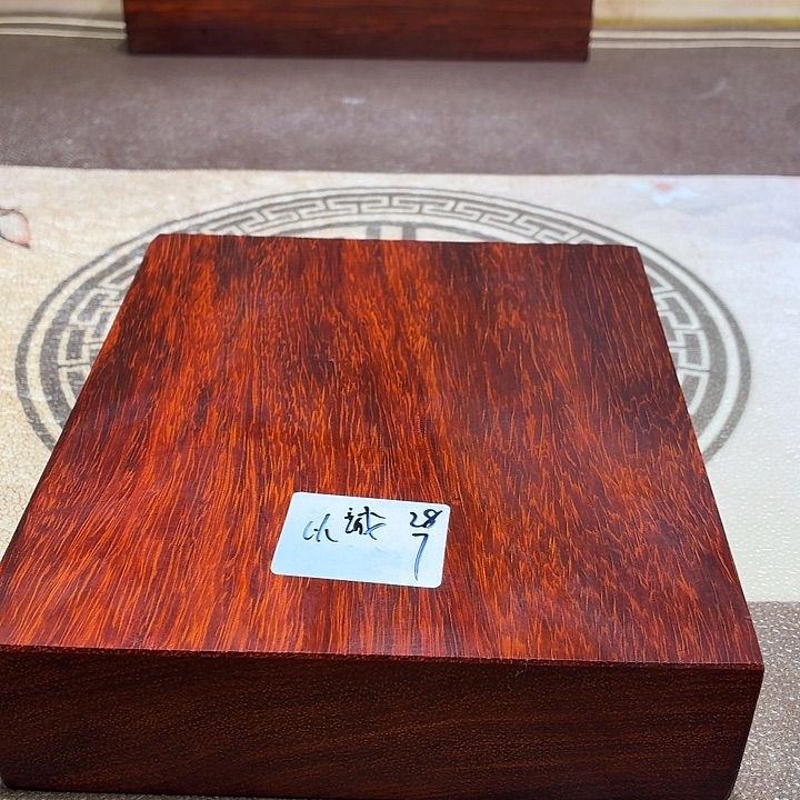 以***吉非洲紫檀（红花梨）