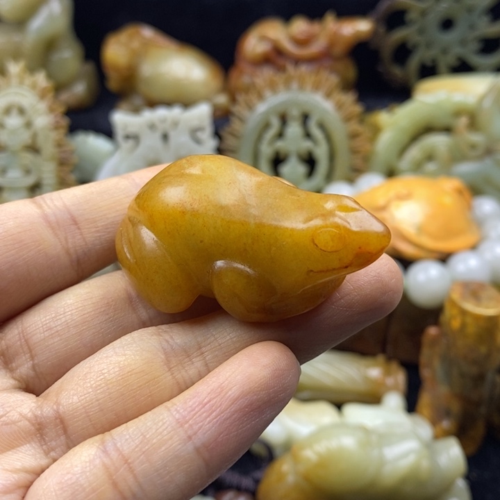 蛇纹石玉颈饰未镶嵌95