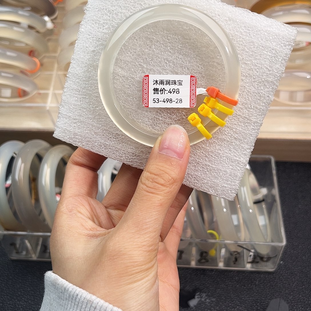 多***⁺玛瑙/玉髓未镶嵌手镯