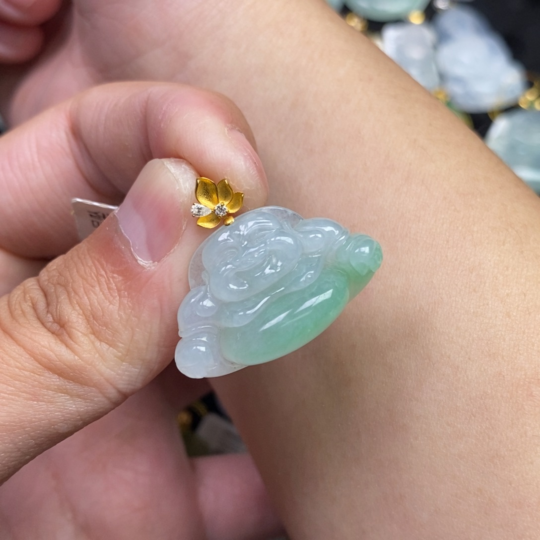 翡翠18K金镶嵌颈饰佛公