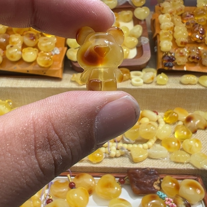 琥珀手链未镶嵌2.14克小熊