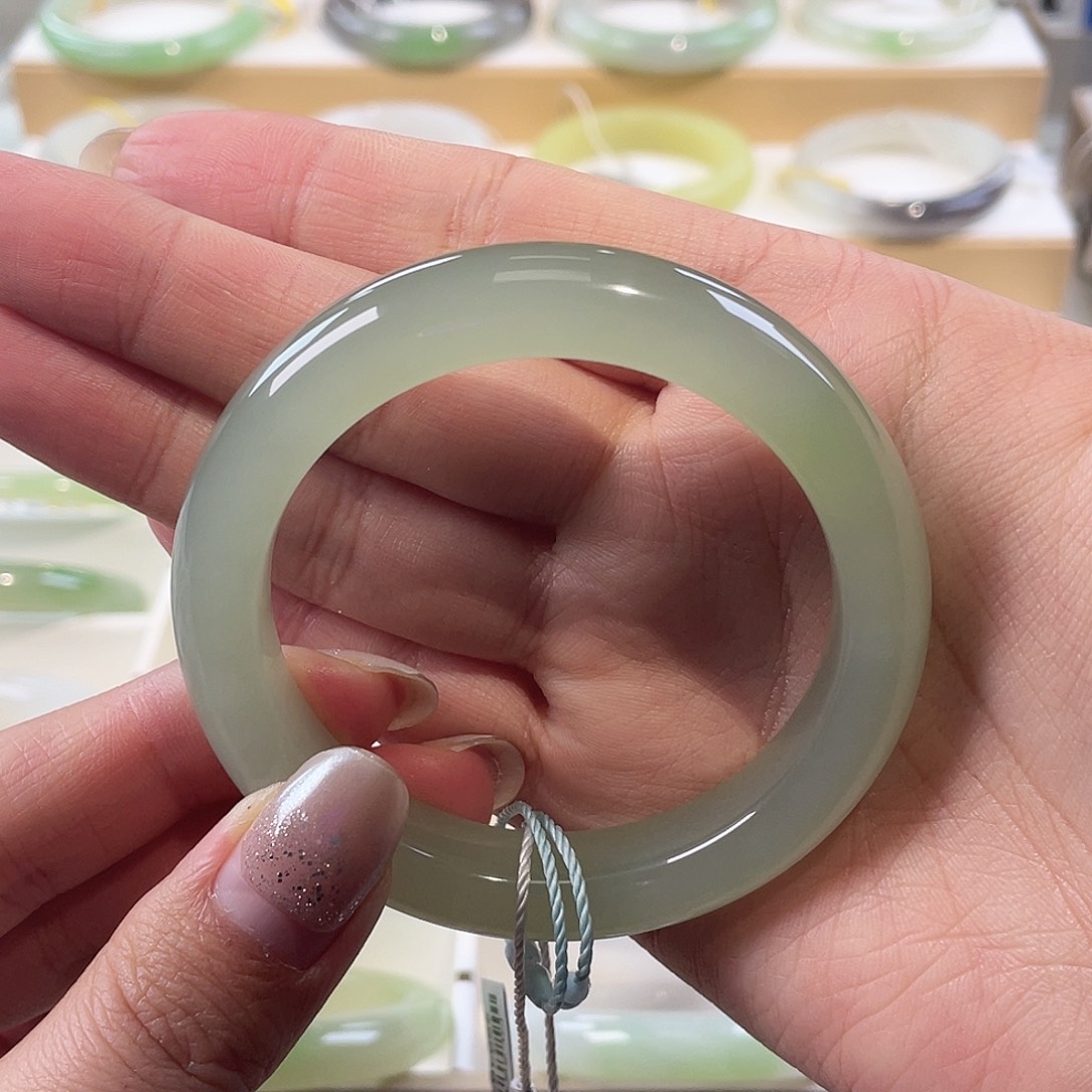 和田玉未镶嵌手镯冰胶猫老料飘翠