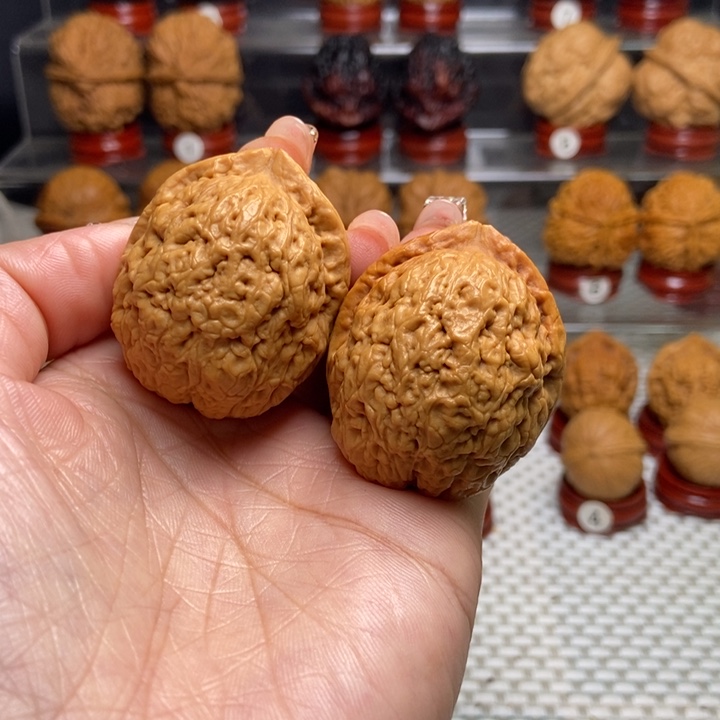 桃核把件17玉观音。