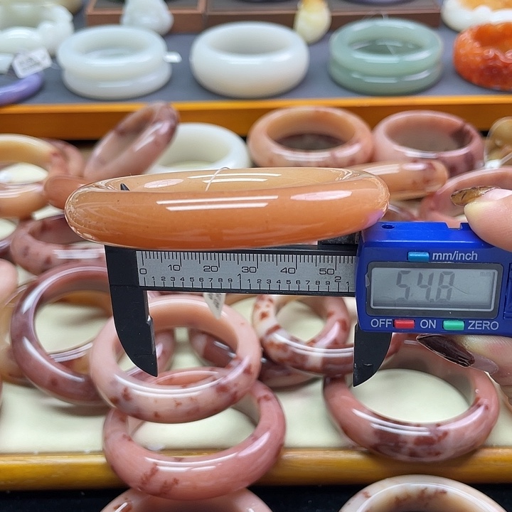未镶嵌石英岩玉珠宝奇石