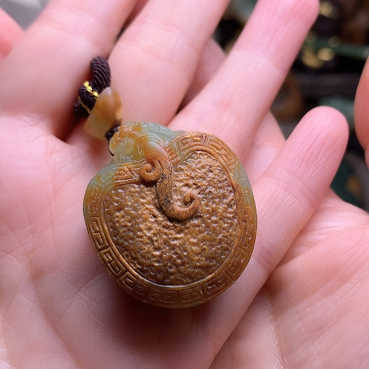 岫岩河磨玉（透闪石质玉）挂件未镶嵌雨*