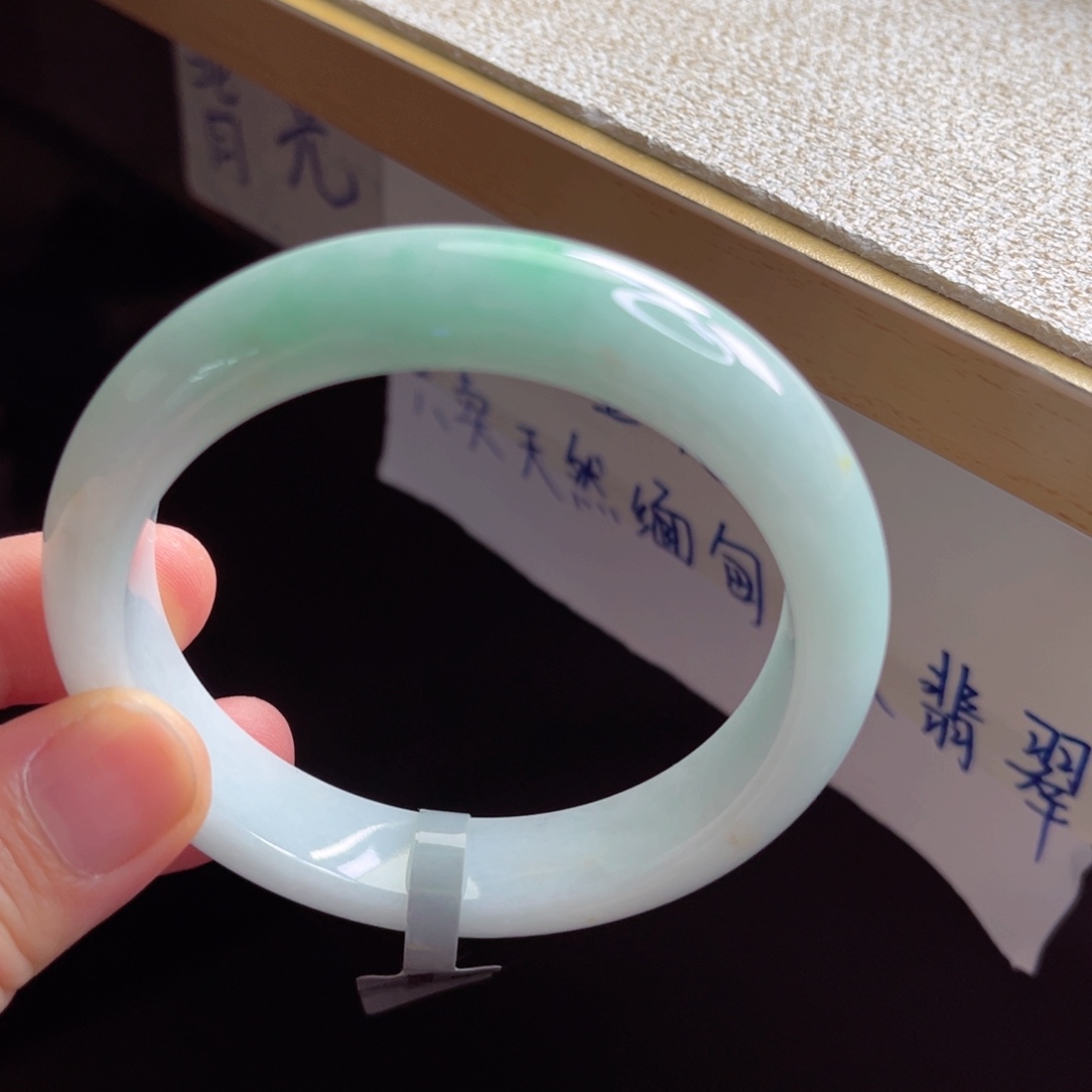 翡翠手镯未镶嵌手镯