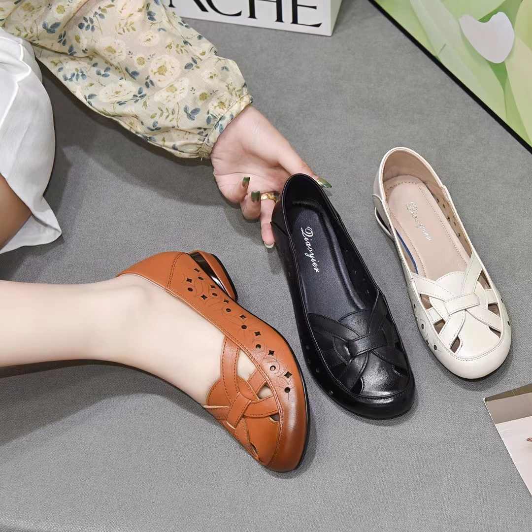 2025新款春夏季镂空凉鞋女时尚平底圆头女鞋妈妈软皮单鞋软底皮鞋