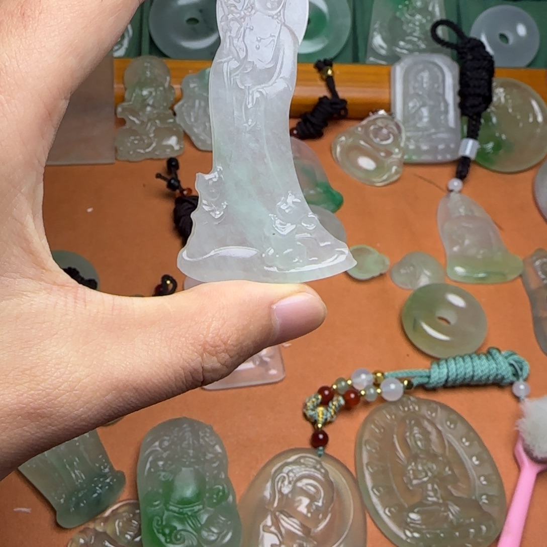 翡翠未镶嵌颈饰翡翠观音
