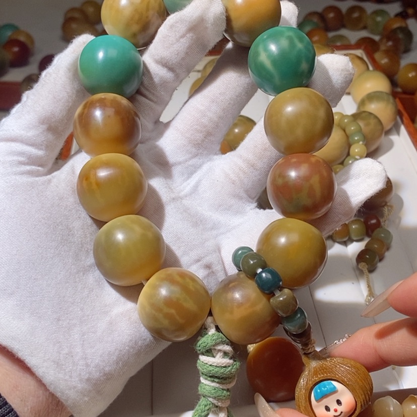 【闪购商品】菩提根/象牙果吊坠24mm瑕手持