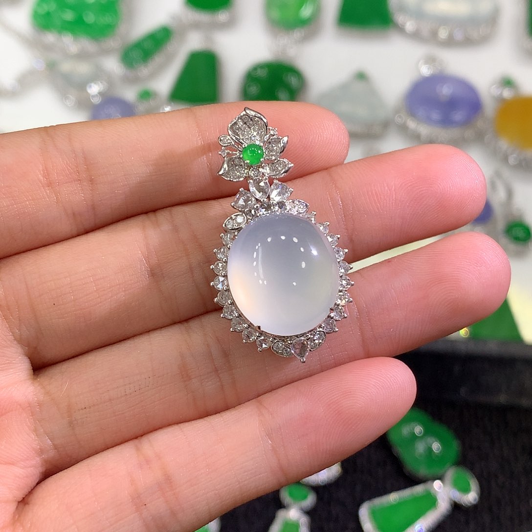 【闪购商品】翡翠吊坠(不含链)18K金镶嵌蛋面
