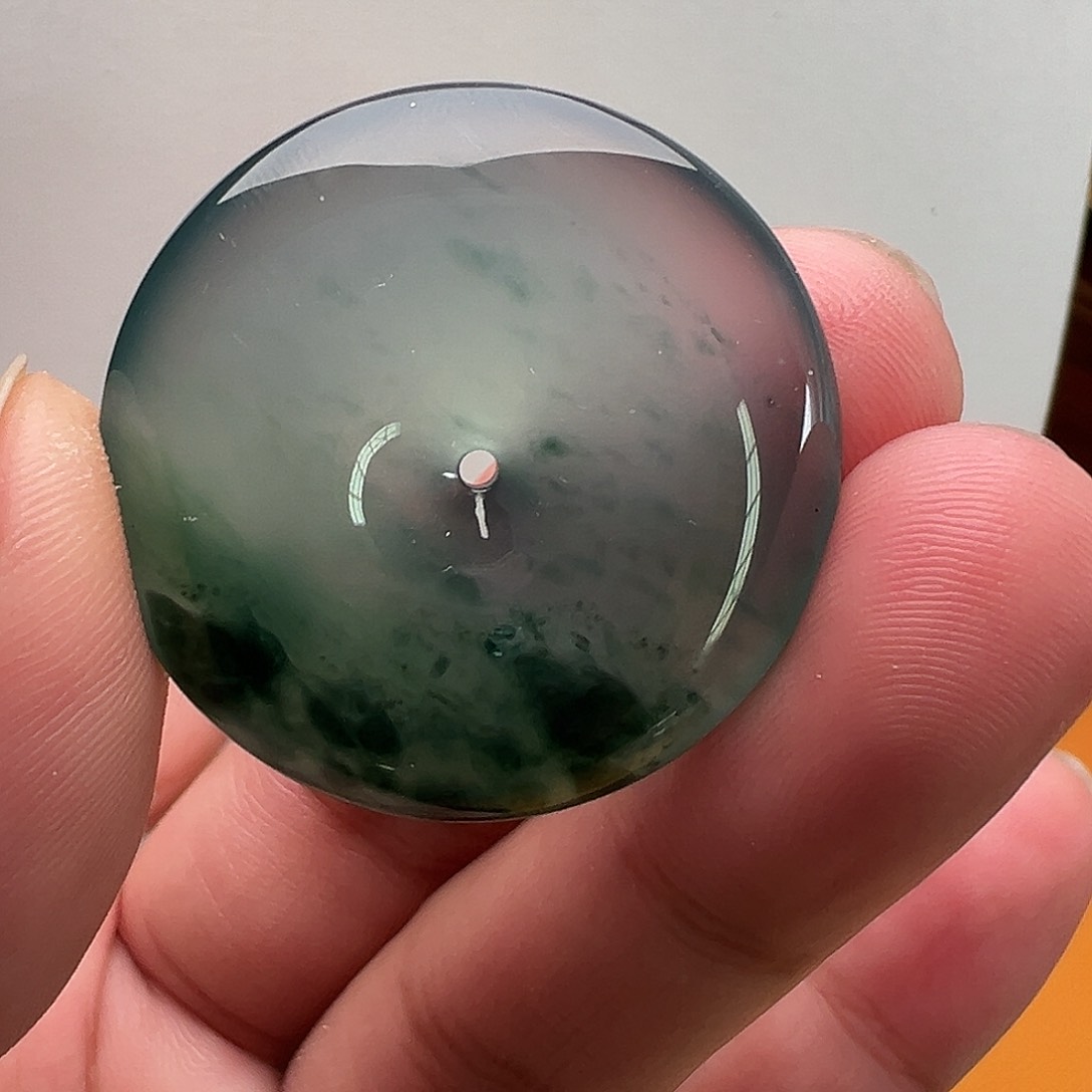 翡翠颈饰未镶嵌飘花平安扣