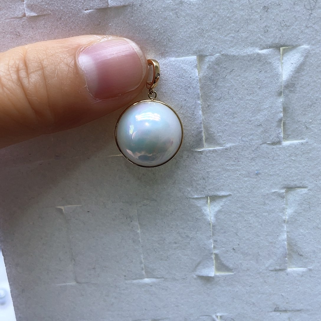 拼合珍珠（马贝珠）颈饰18K金镶嵌