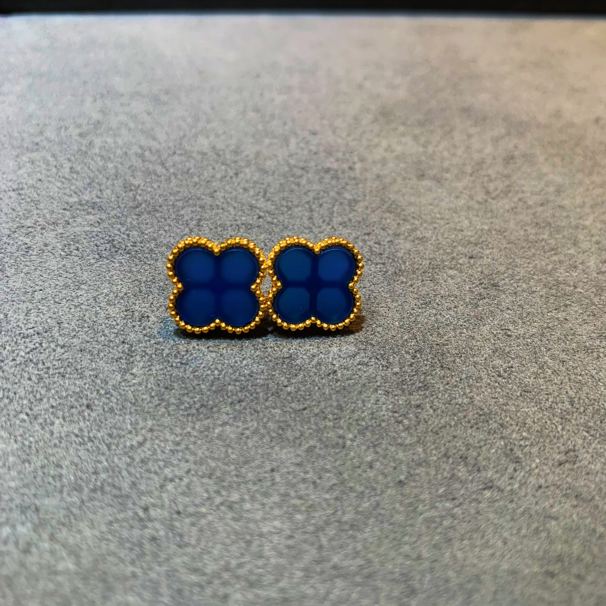 【佳佳专属】18k金克莱因蓝13mm四叶草耳钉