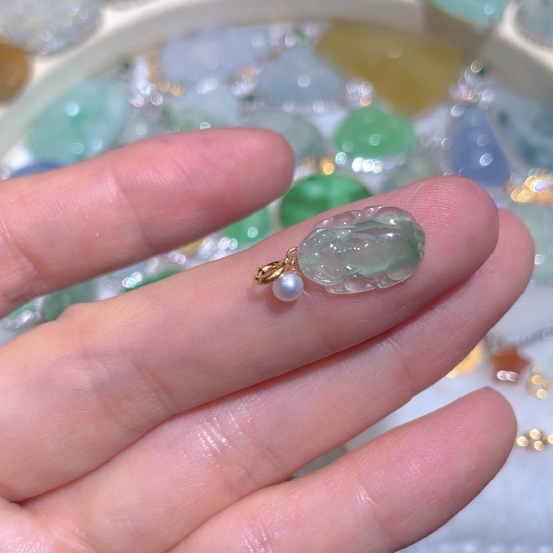 翡翠颈饰18K金镶嵌翡翠