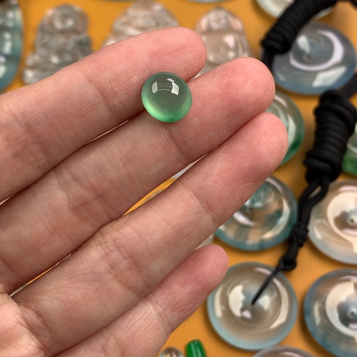 颈饰未镶嵌翡翠….