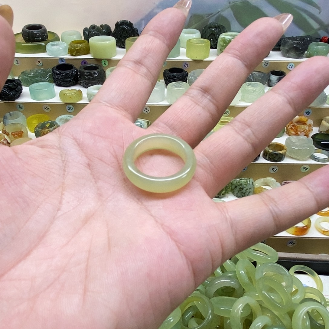 如***若岫玉未镶嵌天然玉石戒指 岫玉