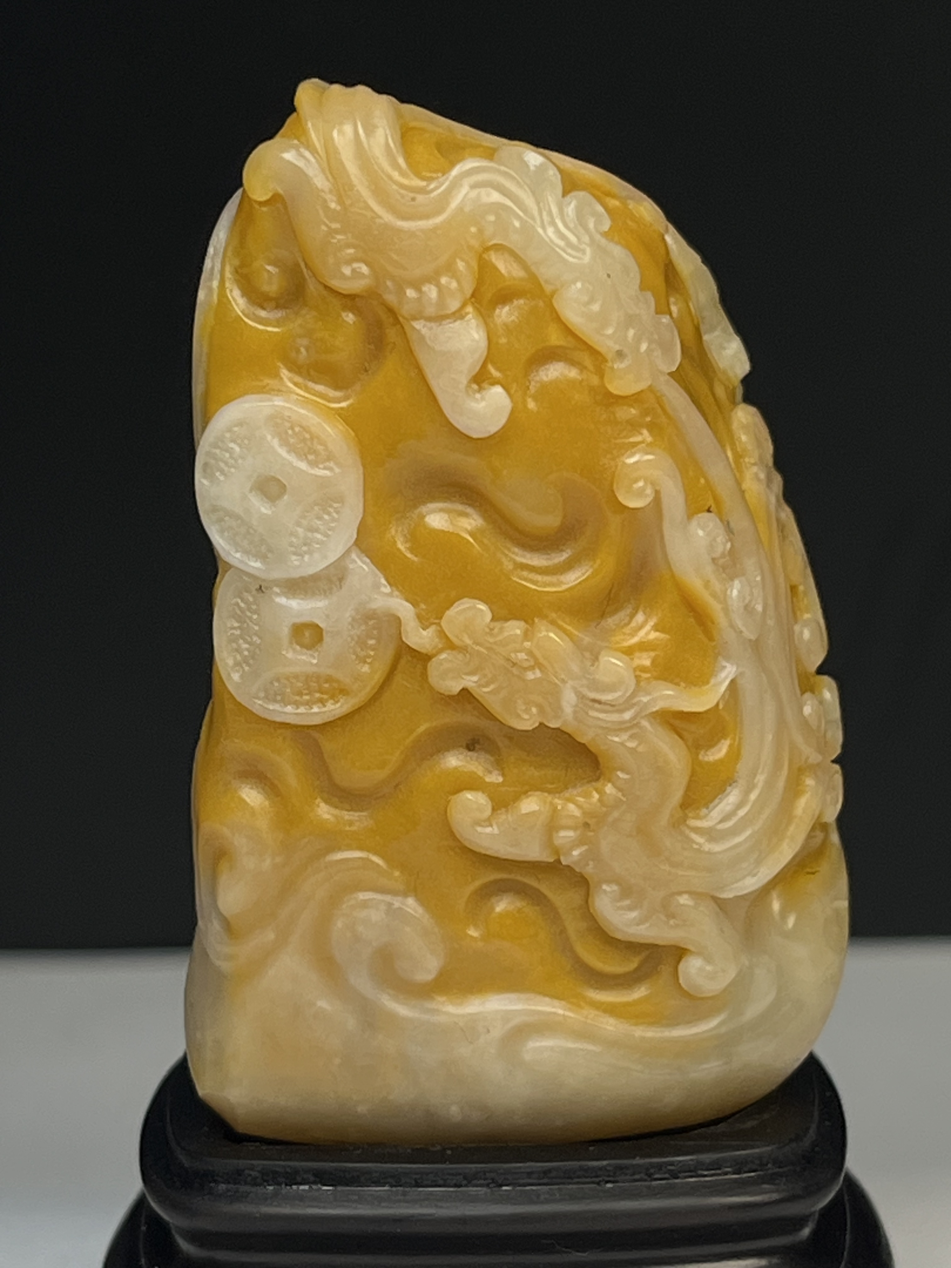 老性银裹金田黄石群螭献财圆润饱满白皮黄心89.7g5.7-3.7-3.1 cm