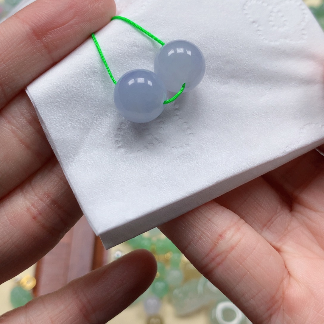 翡翠未镶嵌颈饰是