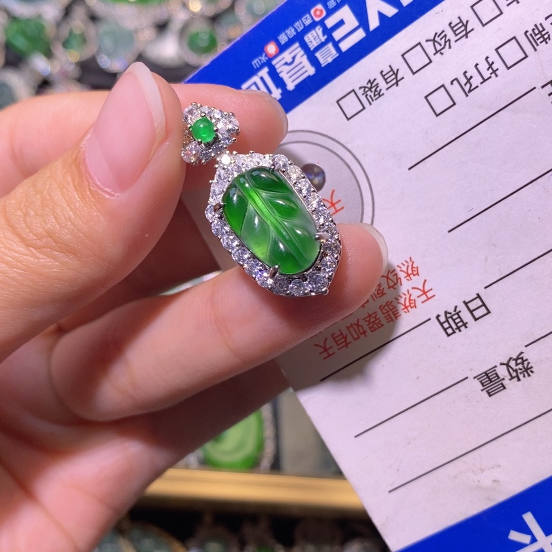 翡翠未镶嵌颈饰天然