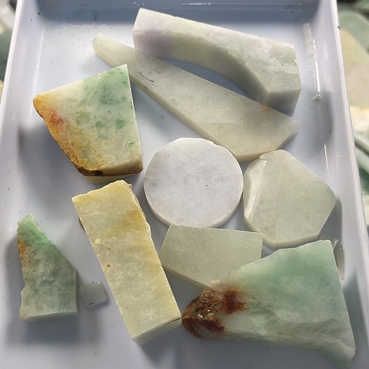 颈饰未镶嵌翡翠1