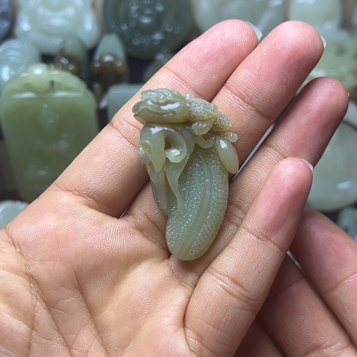 和田玉未镶嵌颈饰